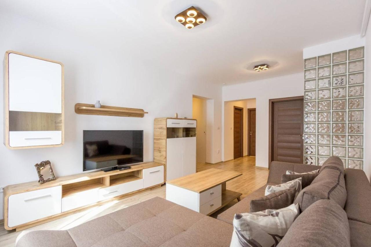 Spacious And Quiet 2 Bedroom Apartment 클루지나포카 외부 사진