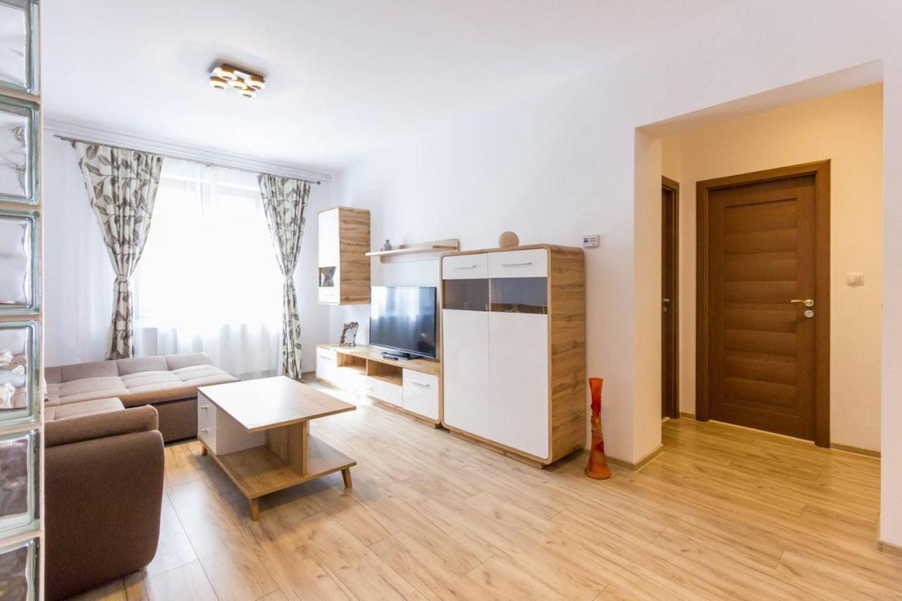 Spacious And Quiet 2 Bedroom Apartment 클루지나포카 외부 사진