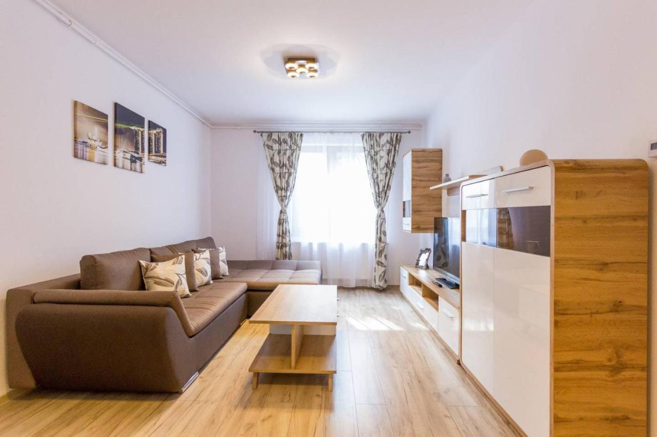 Spacious And Quiet 2 Bedroom Apartment 클루지나포카 외부 사진