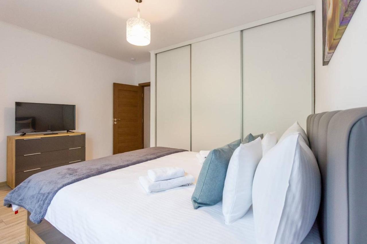 Spacious And Quiet 2 Bedroom Apartment 클루지나포카 외부 사진