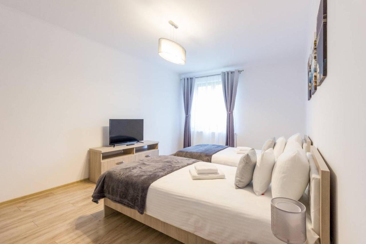 Spacious And Quiet 2 Bedroom Apartment 클루지나포카 외부 사진