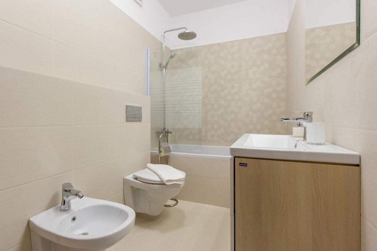 Spacious And Quiet 2 Bedroom Apartment 클루지나포카 외부 사진