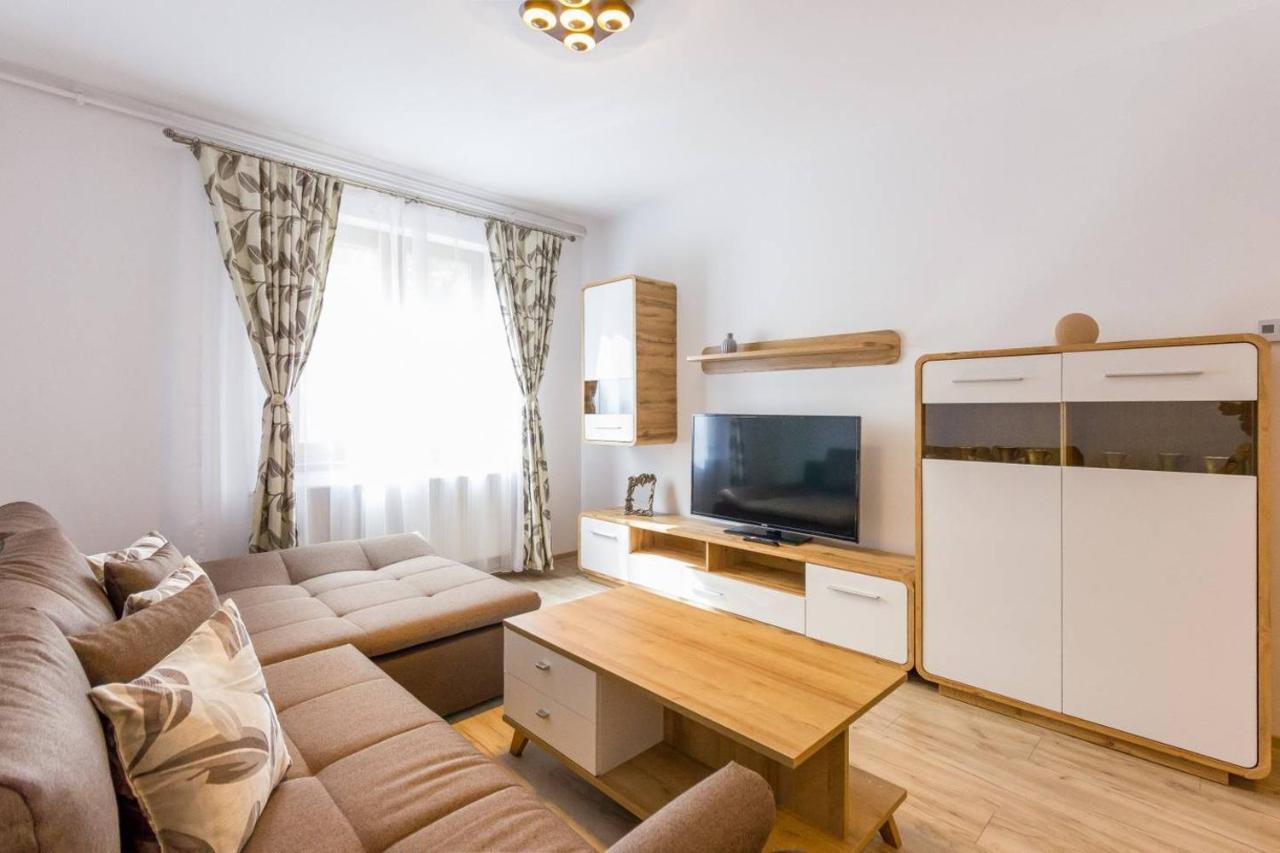 Spacious And Quiet 2 Bedroom Apartment 클루지나포카 외부 사진