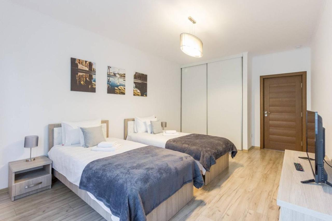 Spacious And Quiet 2 Bedroom Apartment 클루지나포카 외부 사진