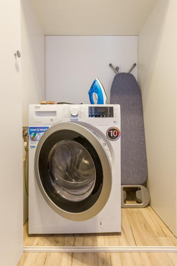 Spacious And Quiet 2 Bedroom Apartment 클루지나포카 외부 사진